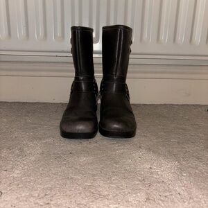 Stylish Black Leather Boots for Women